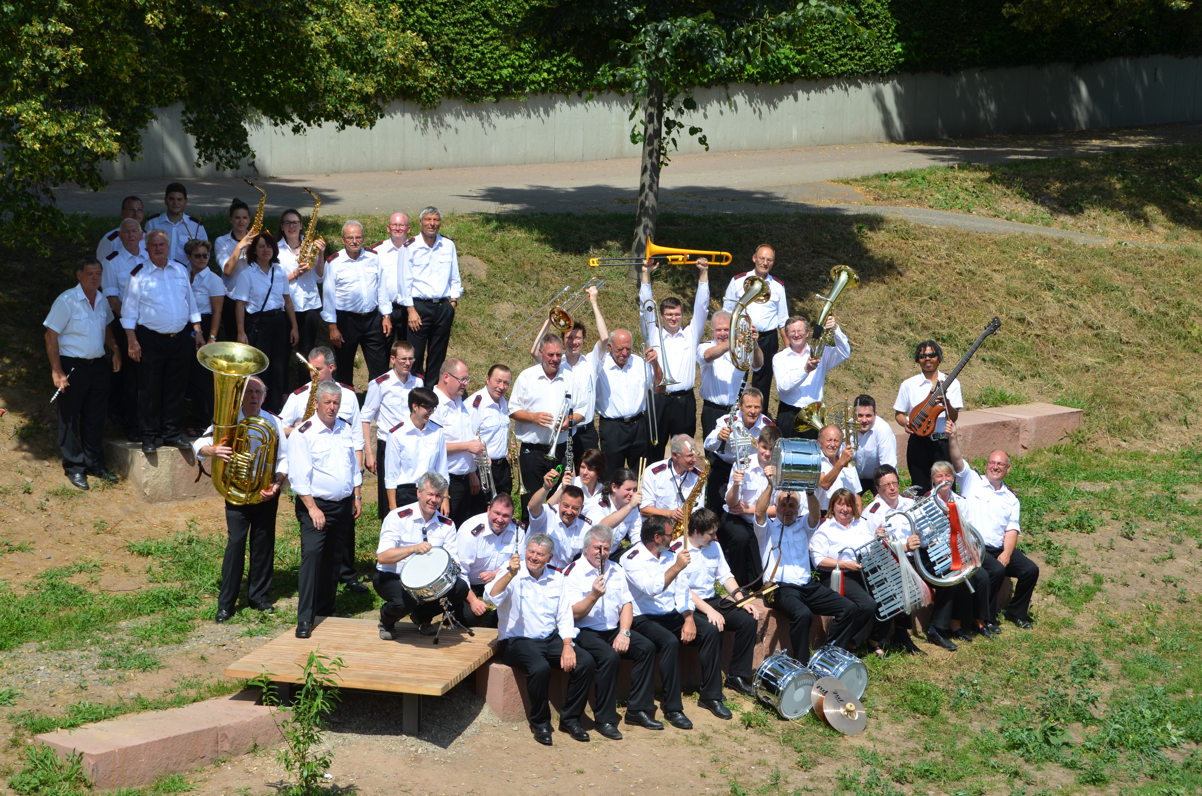 http://www.feuerwehr-pforzheim.de/fileadmin/user_upload/feuerwehr_beruf/Wir_ueber_uns/musikzug.jpg